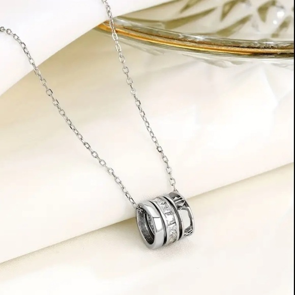 S925 Sterling Silver Minimalist Zircon Three-Ring Circle Pendant Necklace - Picture 2 of 9